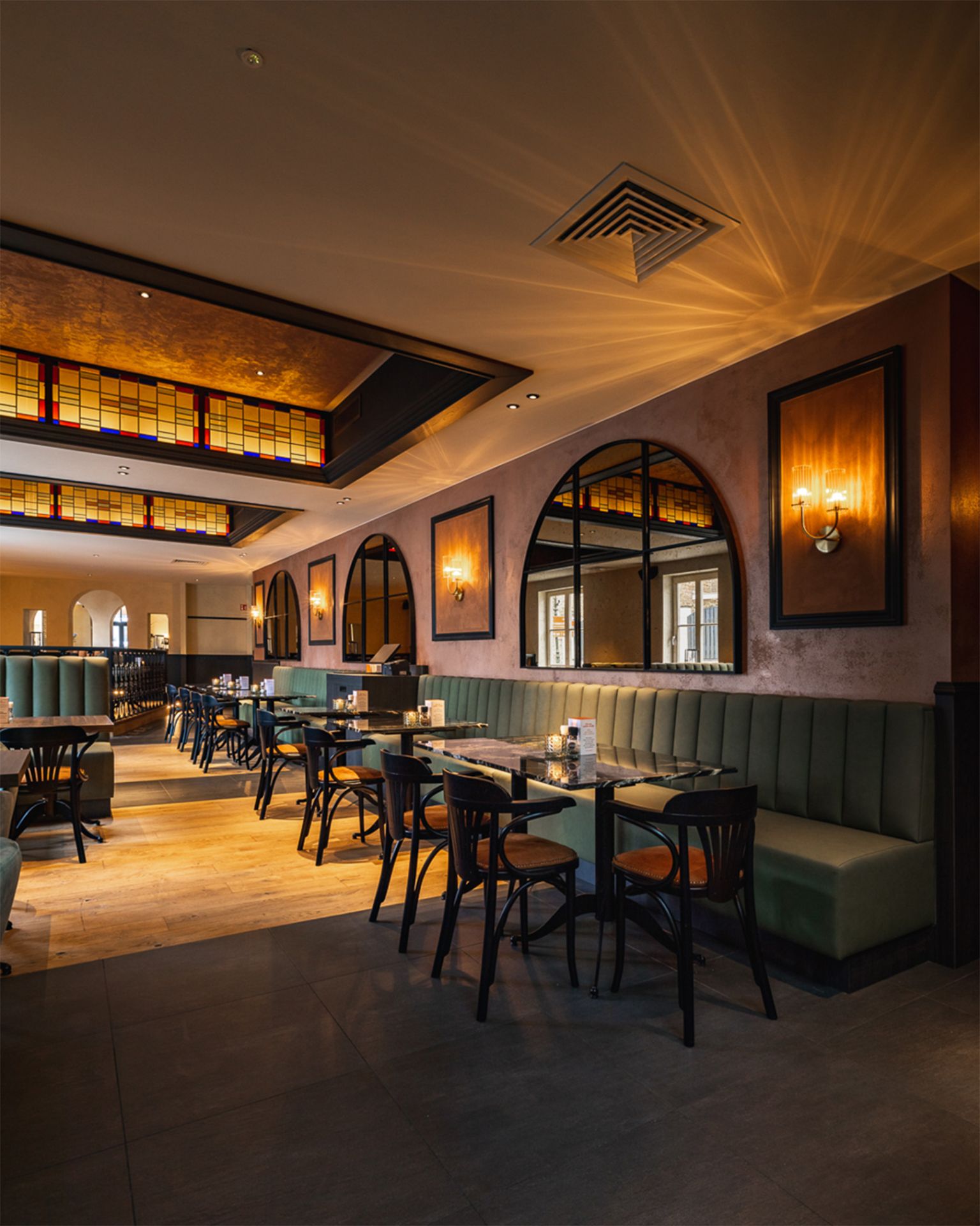 LAM_INTERIOR_01